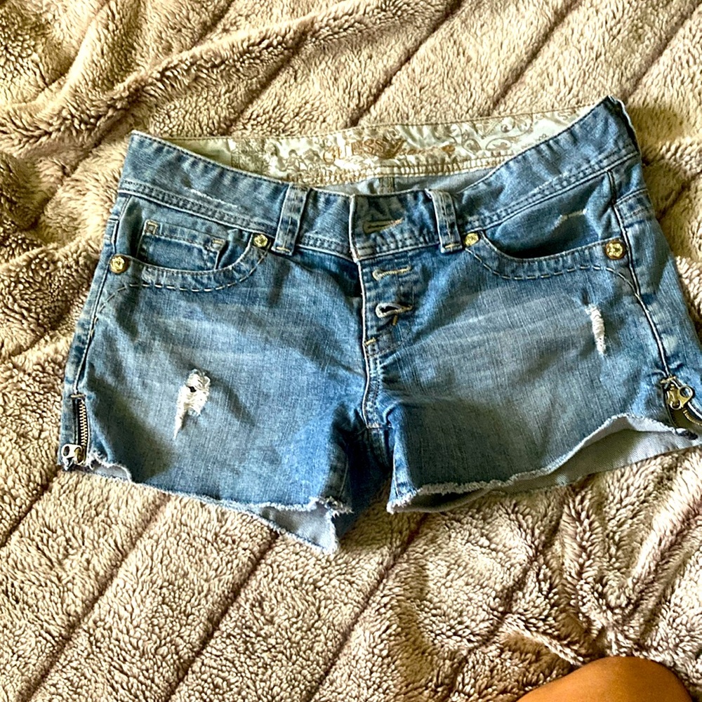 Guess cut off shorts